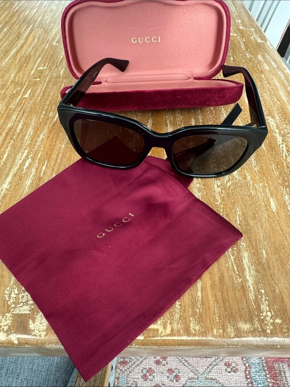 Gucci Women's Black Oversized Sunglasses with Dark Lenses